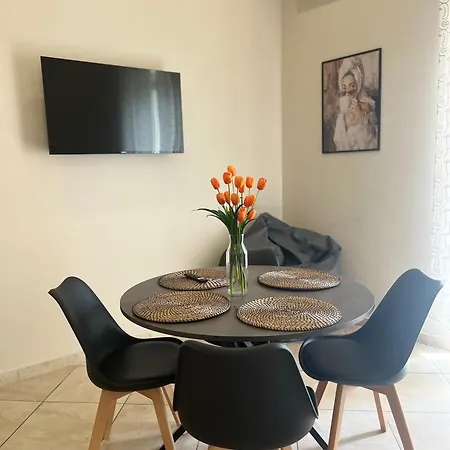 Apartment Lolo House-55sqm Near Station Naples